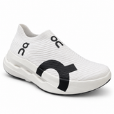 On LightSpray Cloudboom Strike – White/Black - product view 1