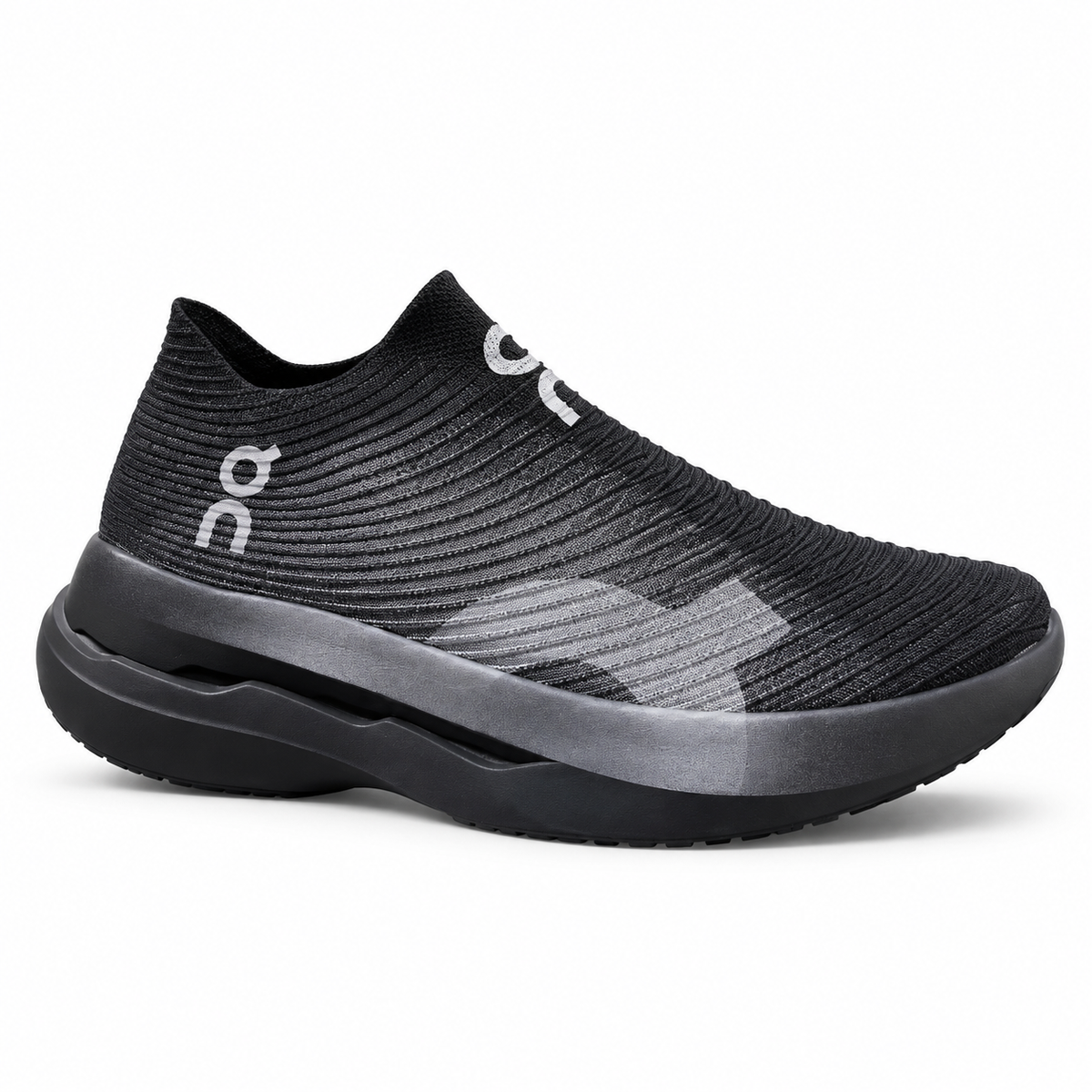 On LightSpray Cloudboom Strike – Black/Grey - product view 1