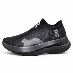 On LightSpray Cloudboom Strike – Black/Grey